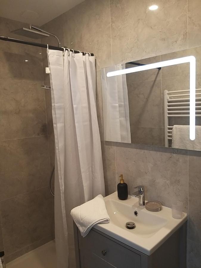Le Studio Elegance Du Centre Oyonnax Eksteriør bilde
